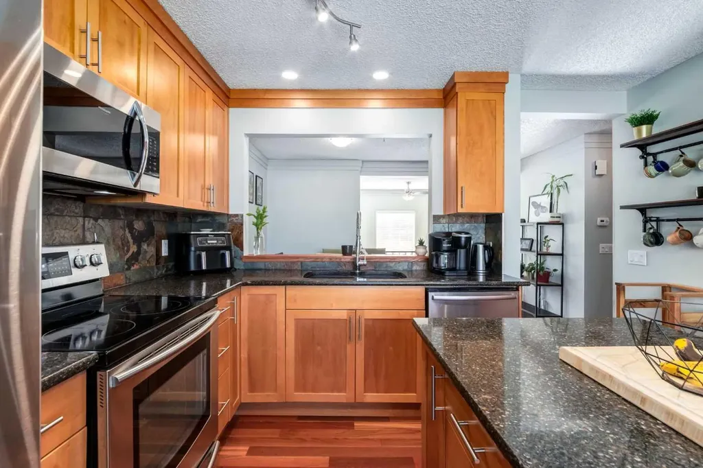 5019 46 Avenue SW Calgary AB T3E6R1