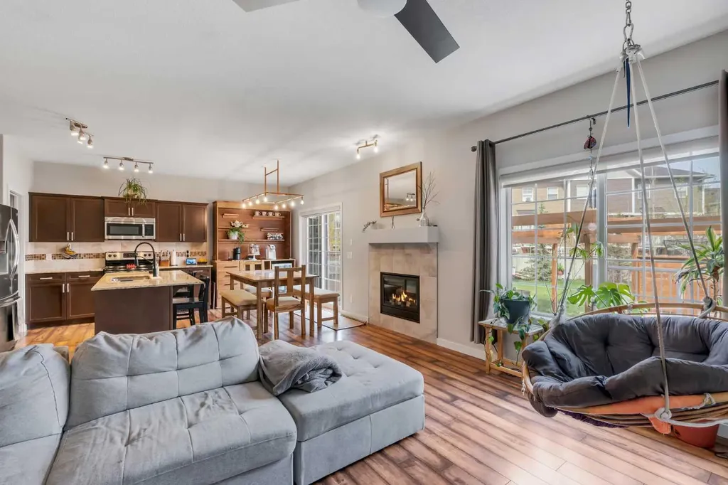 69 Kingsbridge Place SE Airdrie AB T4A 0S4