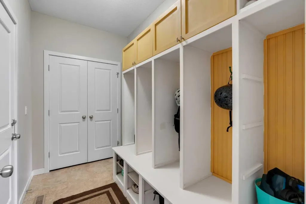 69 Kingsbridge Place SE Airdrie AB T4A 0S4