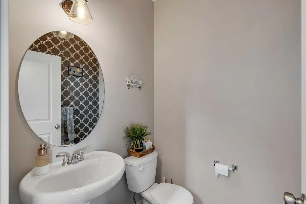 69 Kingsbridge Place SE Airdrie AB T4A 0S4