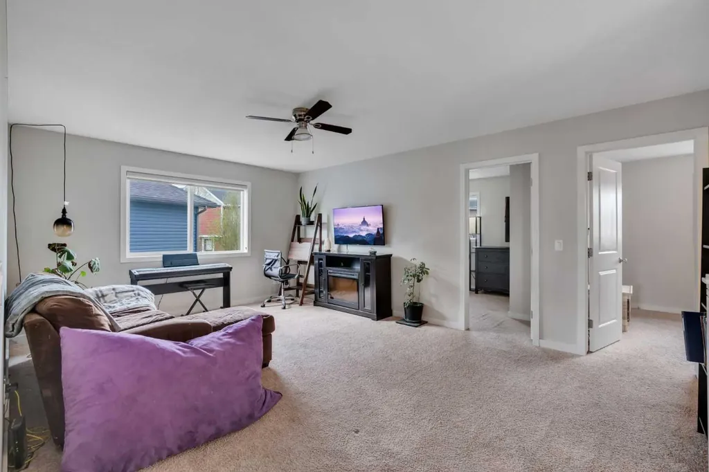 69 Kingsbridge Place SE Airdrie AB T4A 0S4