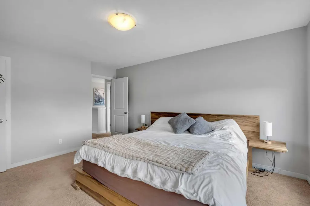 69 Kingsbridge Place SE Airdrie AB T4A 0S4