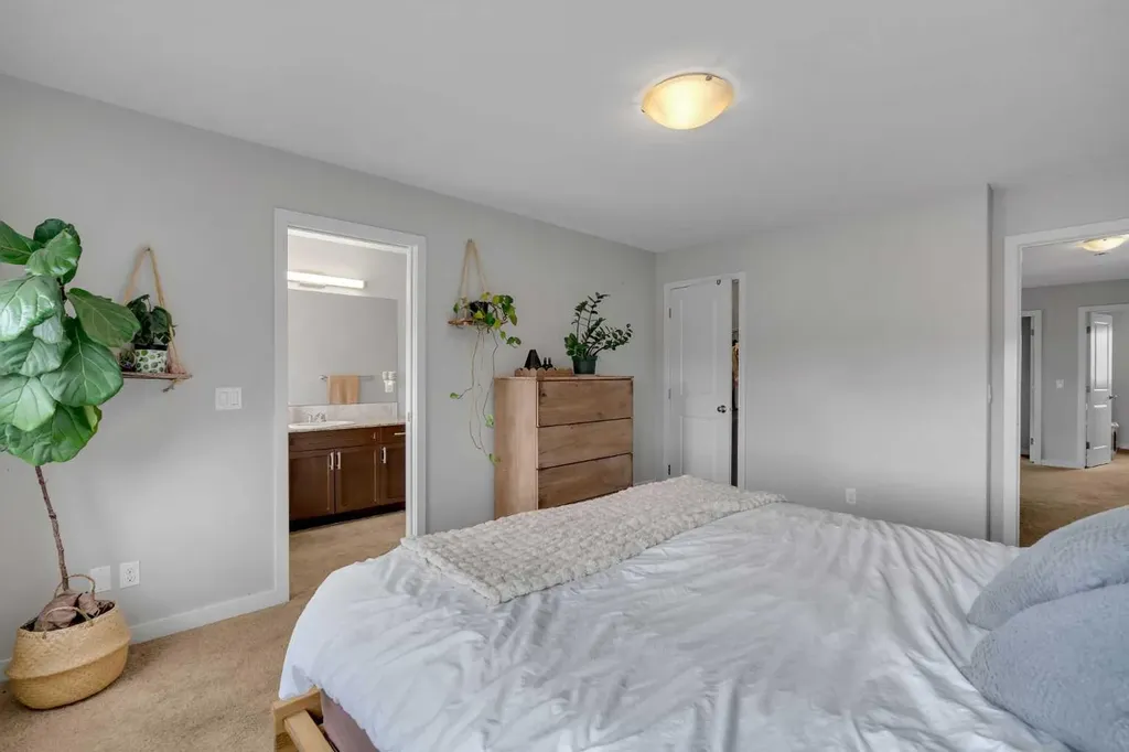 69 Kingsbridge Place SE Airdrie AB T4A 0S4