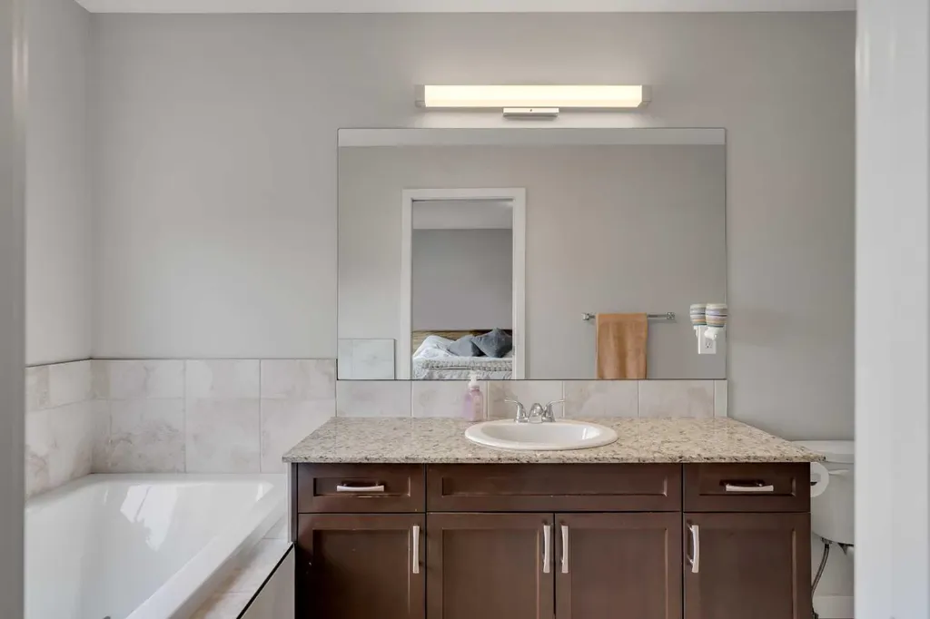 69 Kingsbridge Place SE Airdrie AB T4A 0S4
