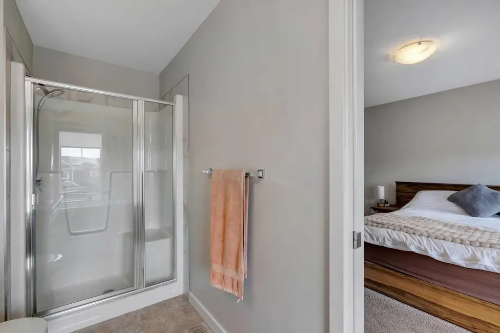 69 Kingsbridge Place SE Airdrie AB T4A 0S4