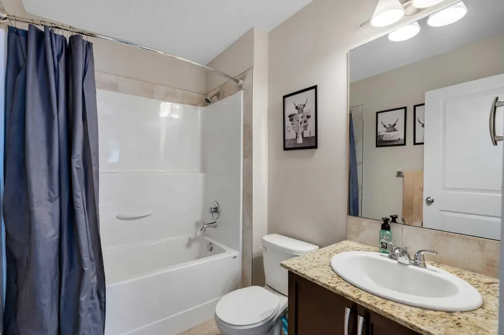 69 Kingsbridge Place SE Airdrie AB T4A 0S4
