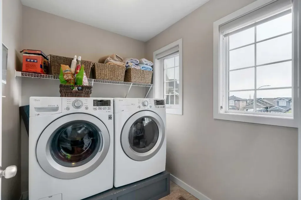 69 Kingsbridge Place SE Airdrie AB T4A 0S4