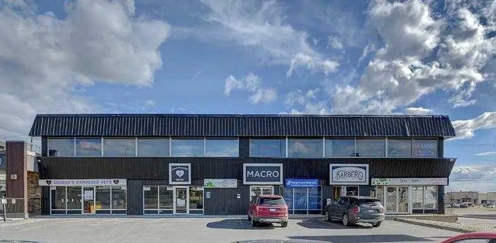 9823 116 Avenue Grande Prairie AB T8V4B4
