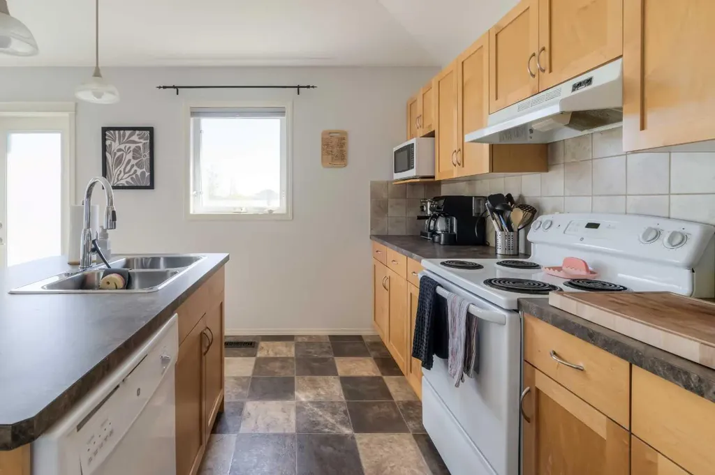 111 Mt Sundance Crescent W Lethbridge AB T1J 0L4