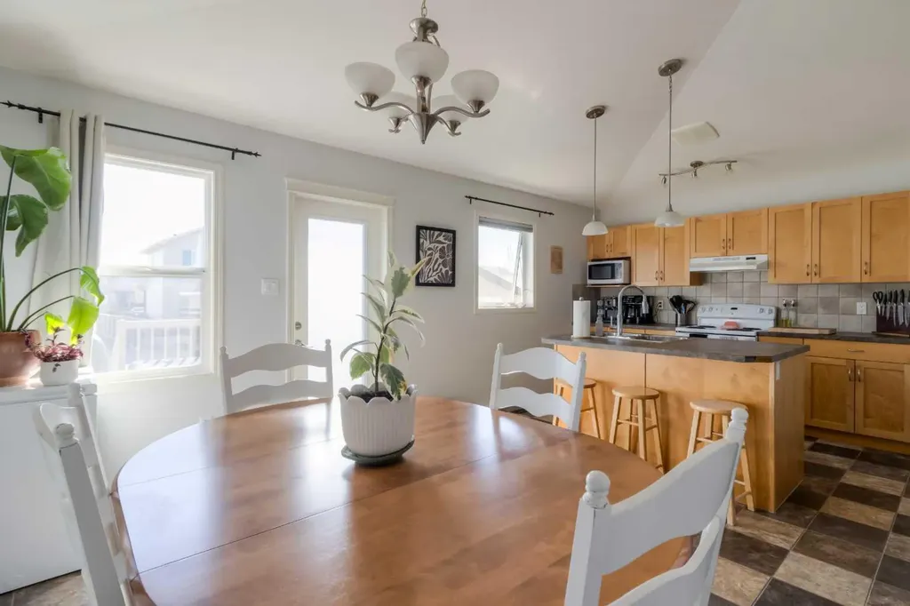 111 Mt Sundance Crescent W Lethbridge AB T1J 0L4