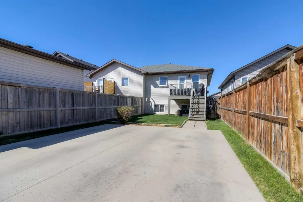 111 Mt Sundance Crescent W Lethbridge AB T1J 0L4