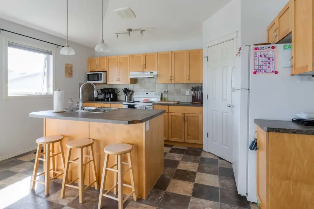 111 Mt Sundance Crescent W Lethbridge AB T1J 0L4