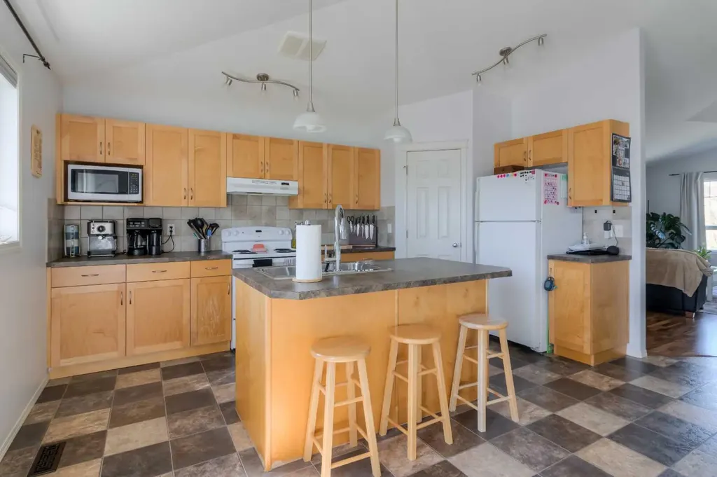 111 Mt Sundance Crescent W Lethbridge AB T1J 0L4