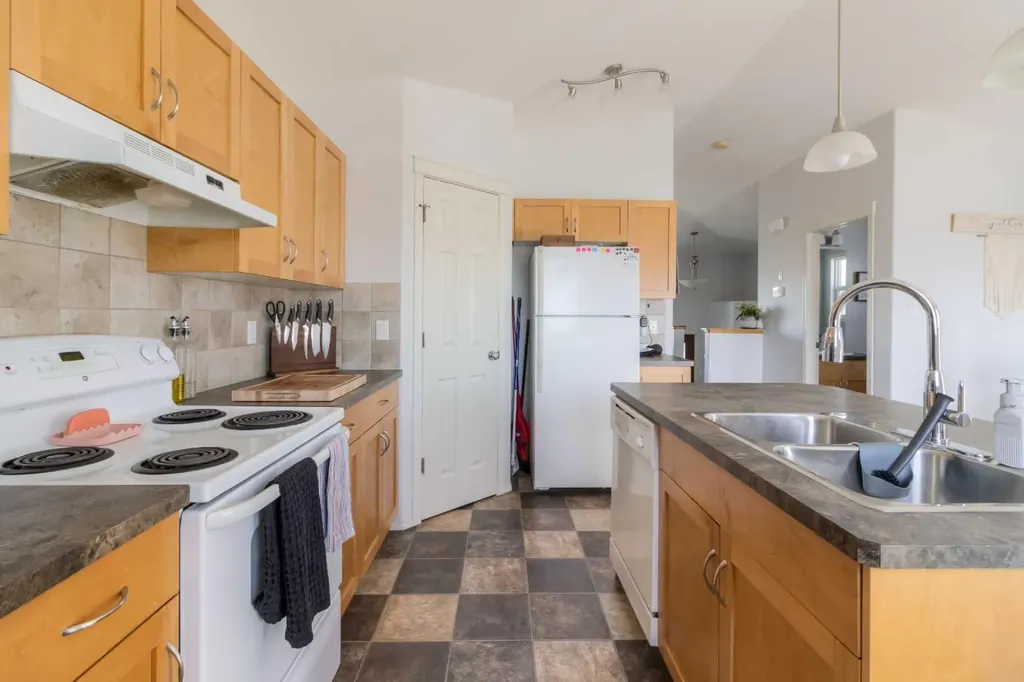 111 Mt Sundance Crescent W Lethbridge AB T1J 0L4
