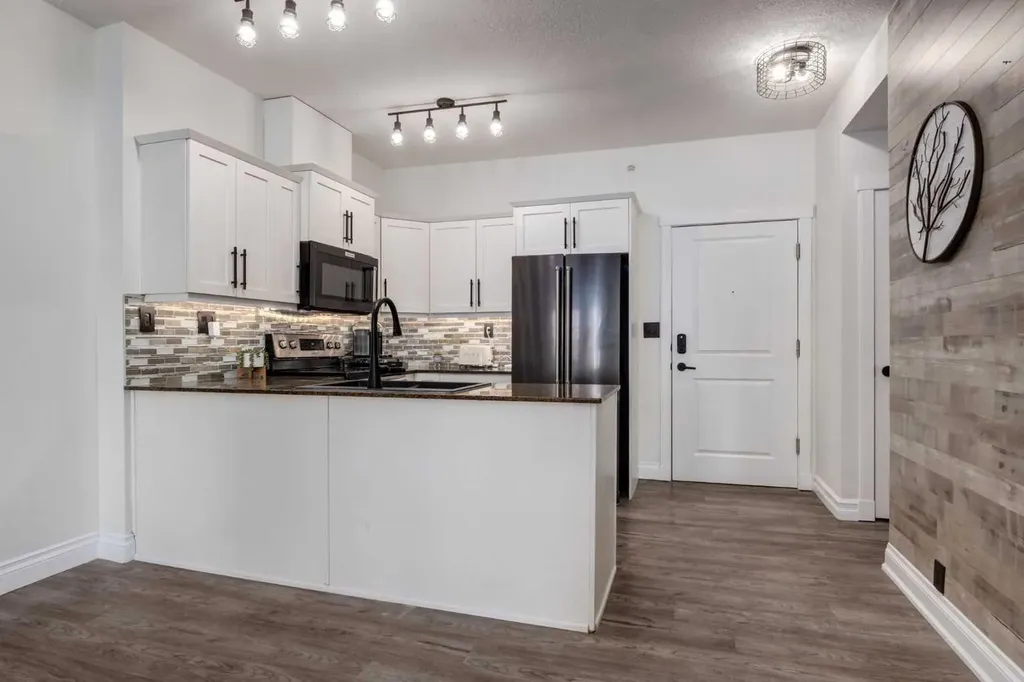 5605 Henwood Street SW Calgary AB T3E7R2