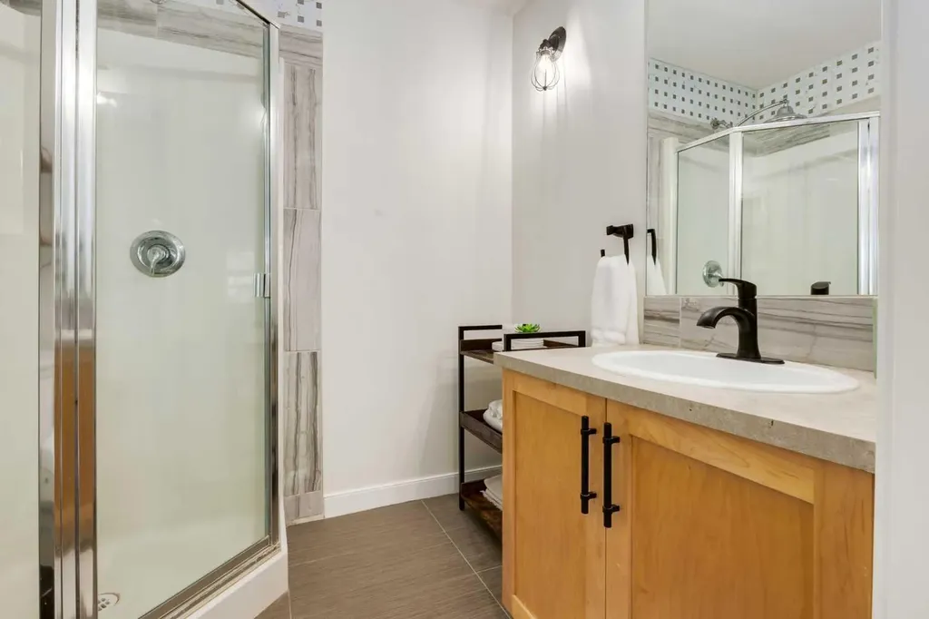 5605 Henwood Street SW Calgary AB T3E7R2