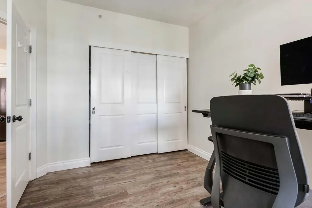 5605 Henwood Street SW Calgary AB T3E7R2