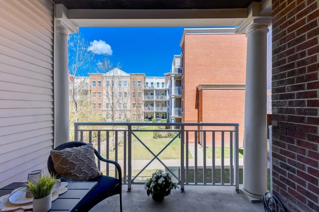 5605 Henwood Street SW Calgary AB T3E7R2