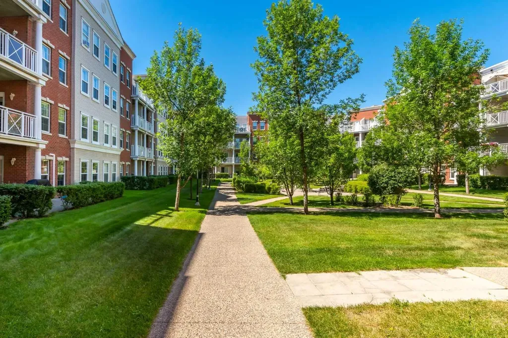 5605 Henwood Street SW Calgary AB T3E7R2