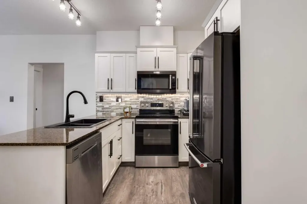 5605 Henwood Street SW Calgary AB T3E7R2
