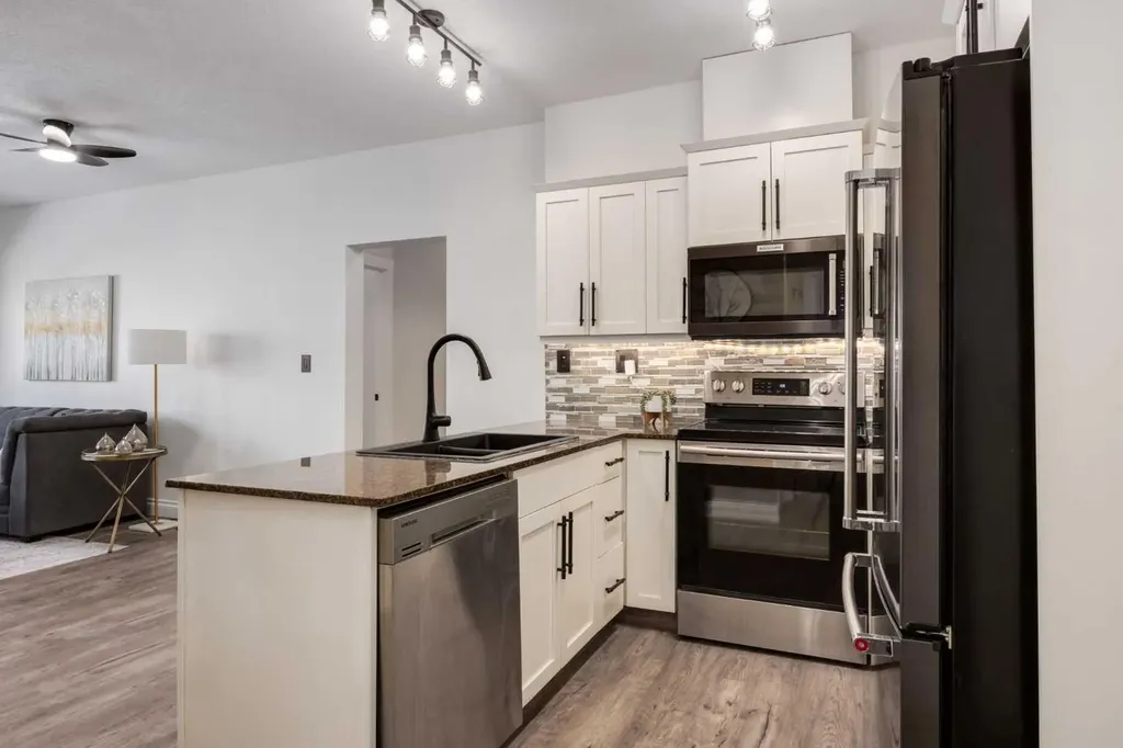 5605 Henwood Street SW Calgary AB T3E7R2