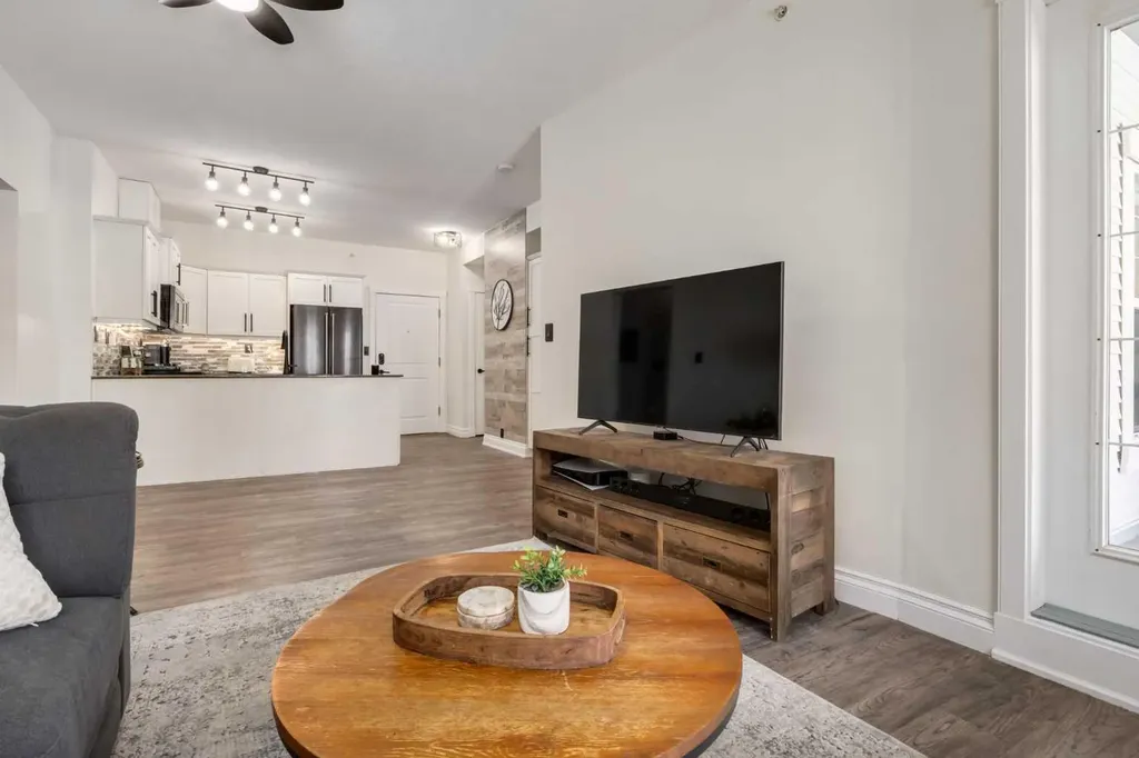 5605 Henwood Street SW Calgary AB T3E7R2