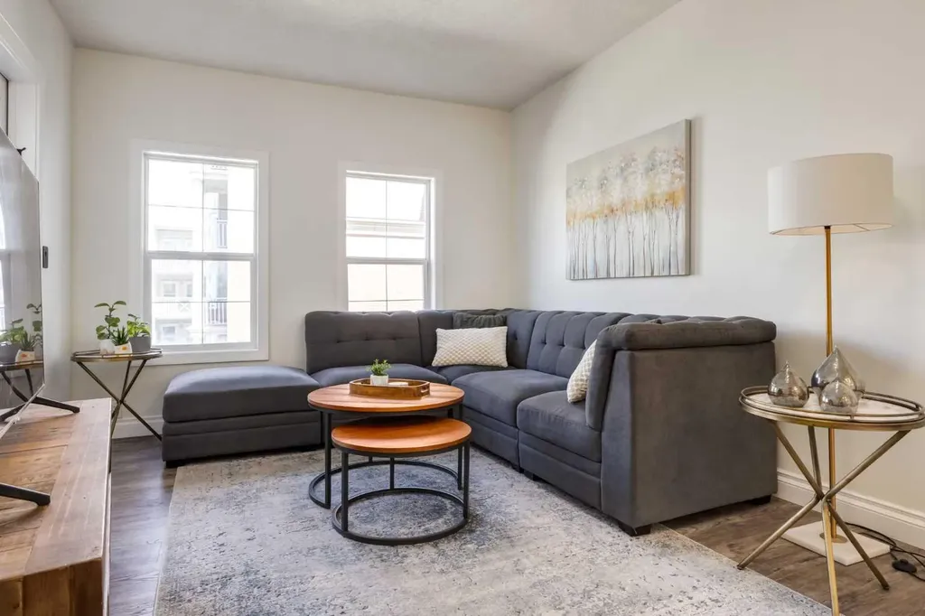 5605 Henwood Street SW Calgary AB T3E7R2