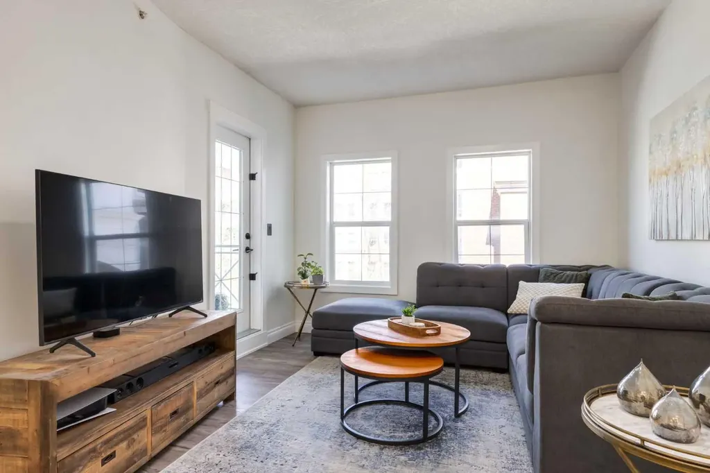 5605 Henwood Street SW Calgary AB T3E7R2