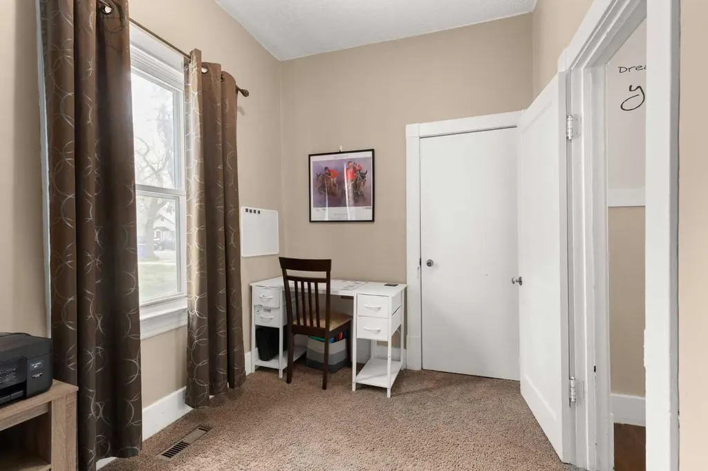 946 Queen Street SE Medicine Hat AB T1A1A8