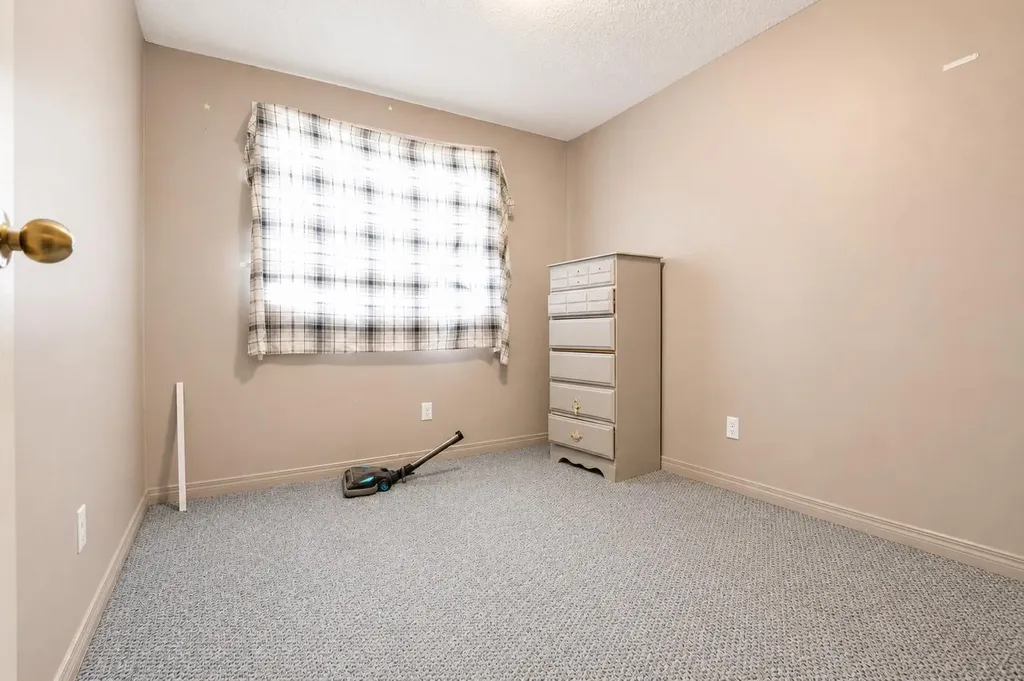 9309 103 Avenue Grande Prairie AB T8V 1E1