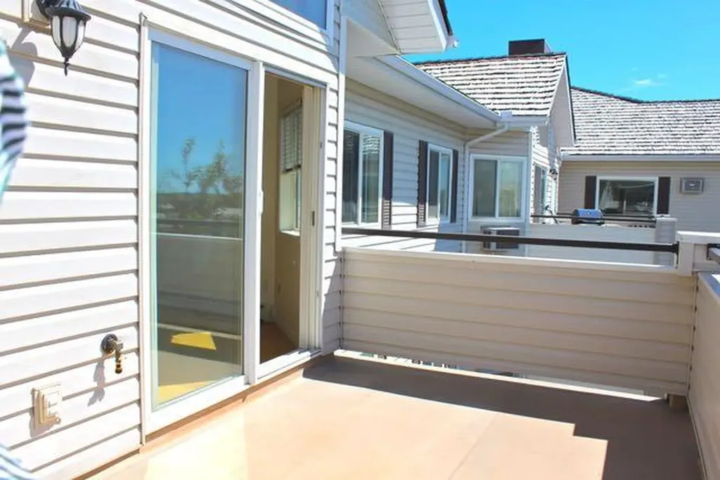 7451 Springbank Boulevard SW Calgary AB T3H 4K5