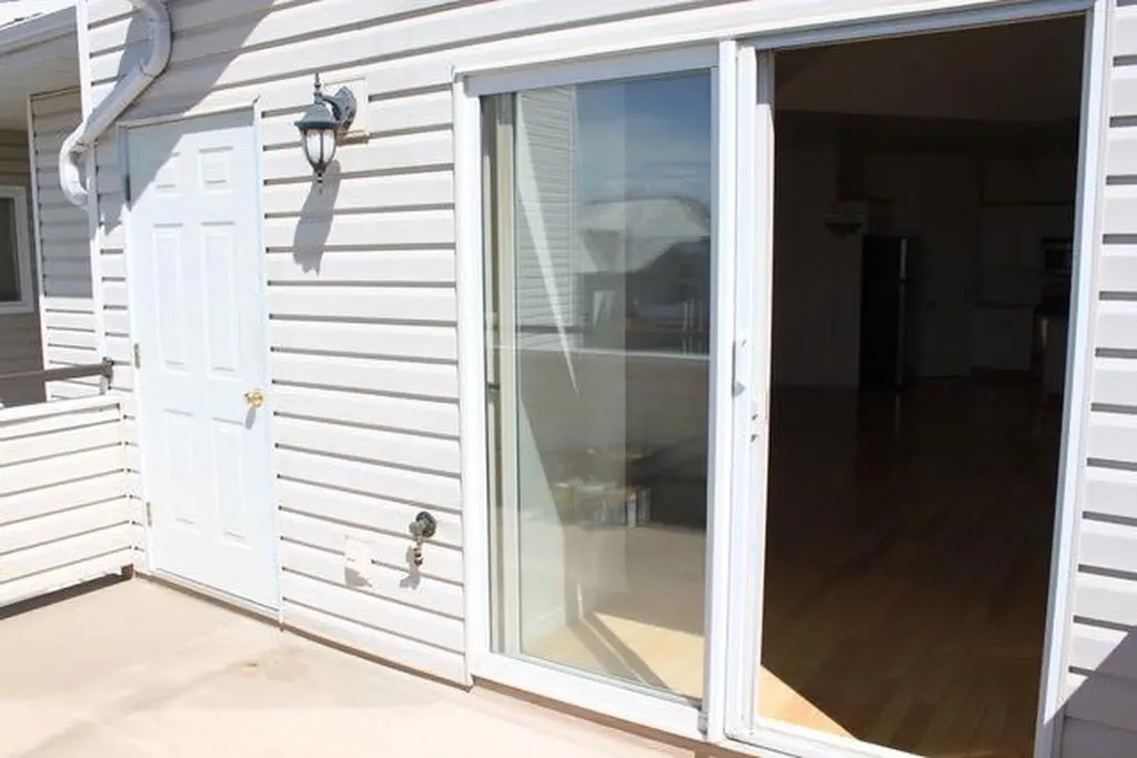 7451 Springbank Boulevard SW Calgary AB T3H 4K5