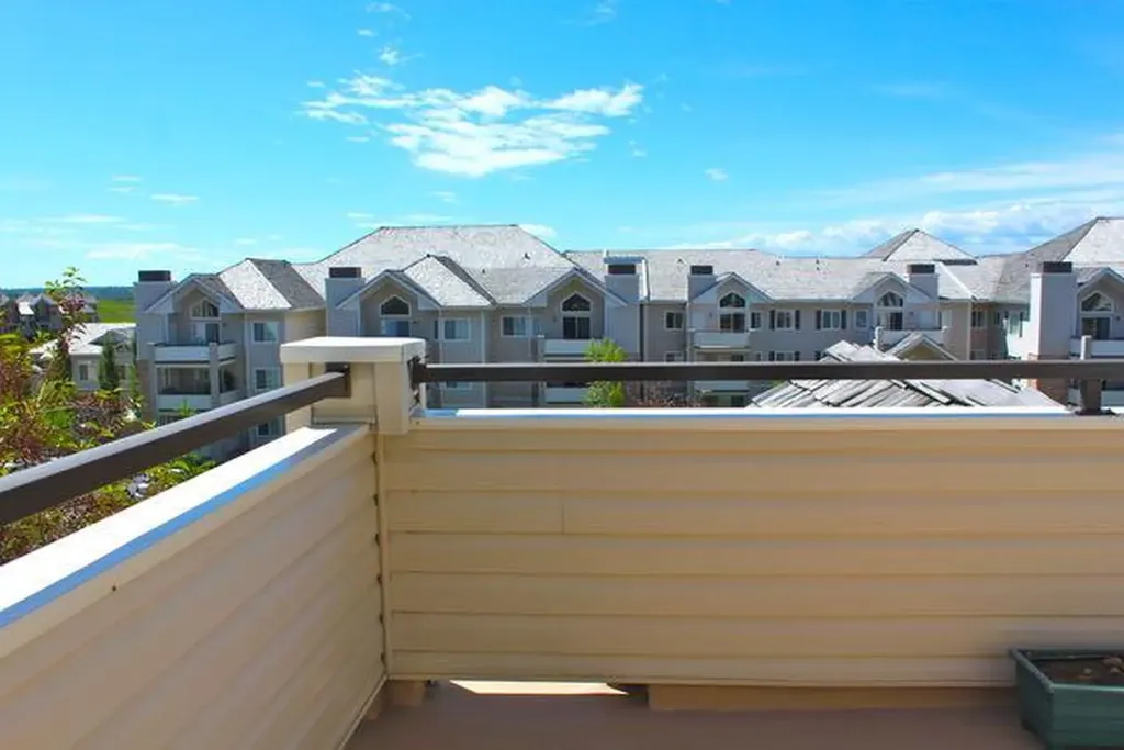 7451 Springbank Boulevard SW Calgary AB T3H 4K5