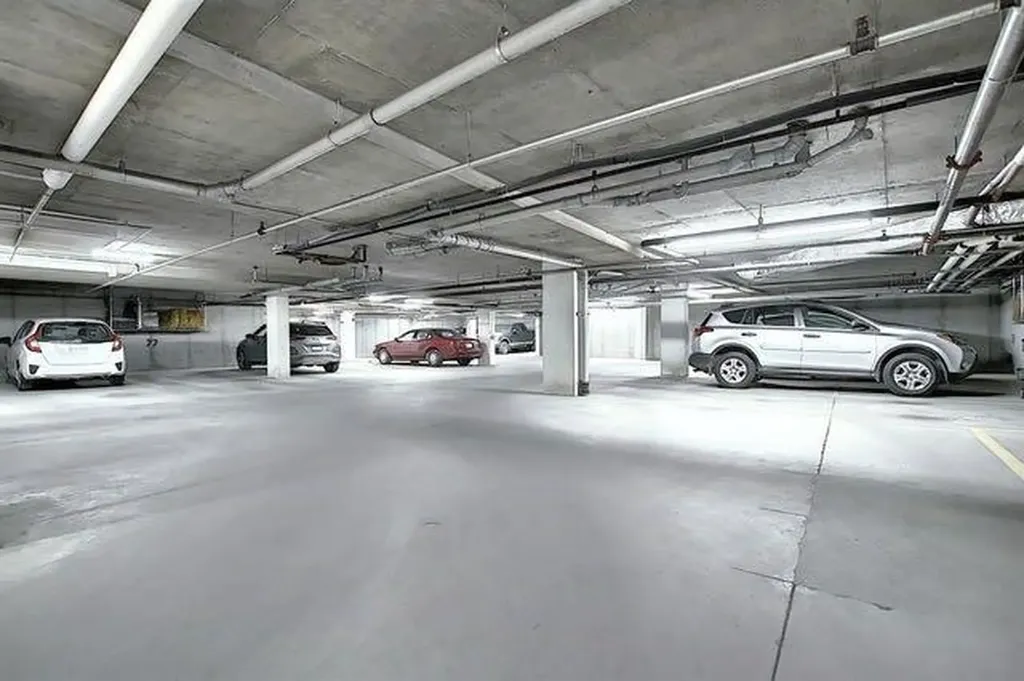 7451 Springbank Boulevard SW Calgary AB T3H 4K5