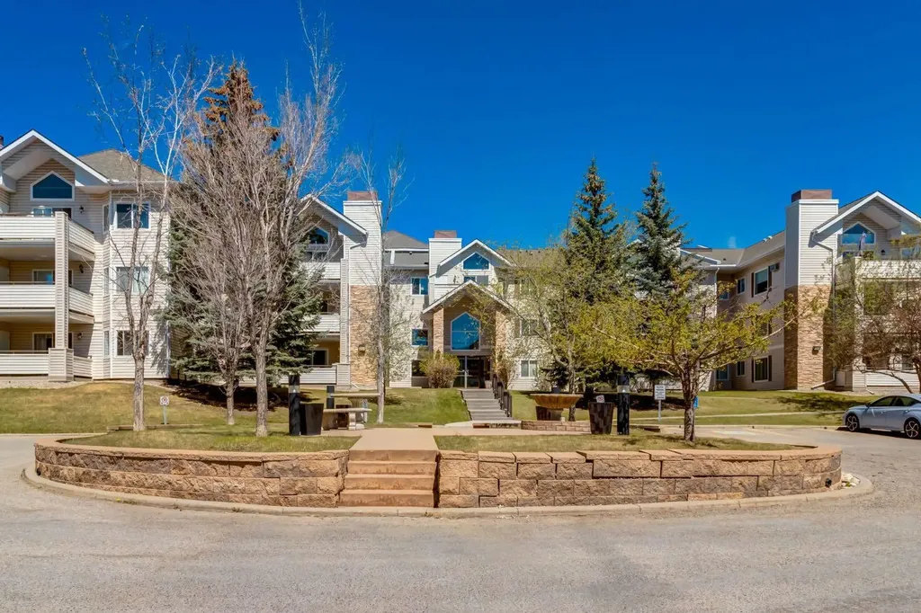 7451 Springbank Boulevard SW Calgary AB T3H 4K5