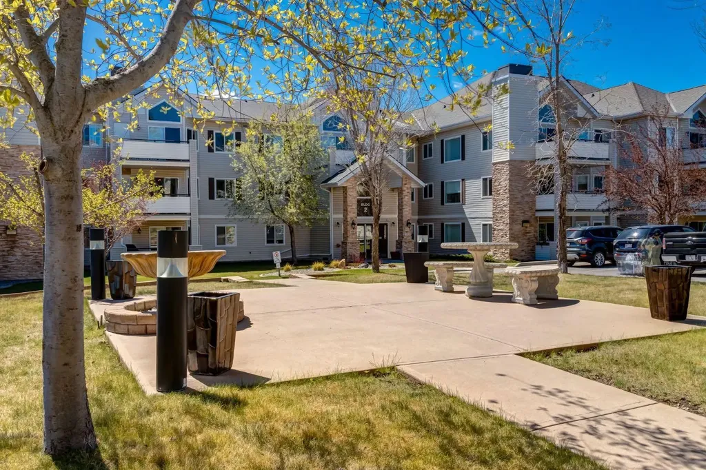 7451 Springbank Boulevard SW Calgary AB T3H 4K5