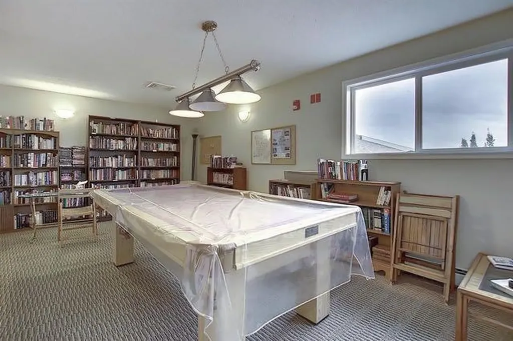 7451 Springbank Boulevard SW Calgary AB T3H 4K5