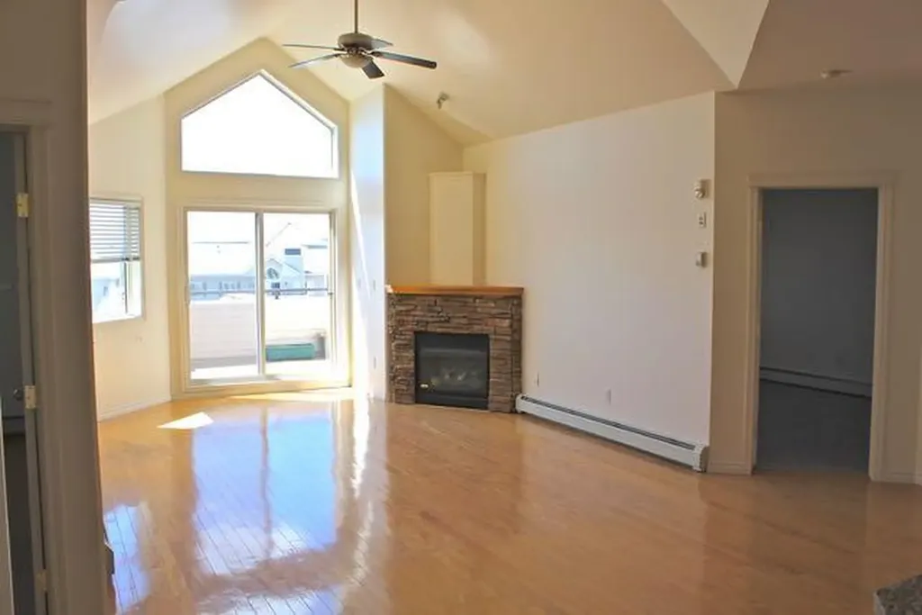7451 Springbank Boulevard SW Calgary AB T3H 4K5