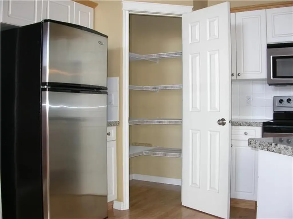 7451 Springbank Boulevard SW Calgary AB T3H 4K5
