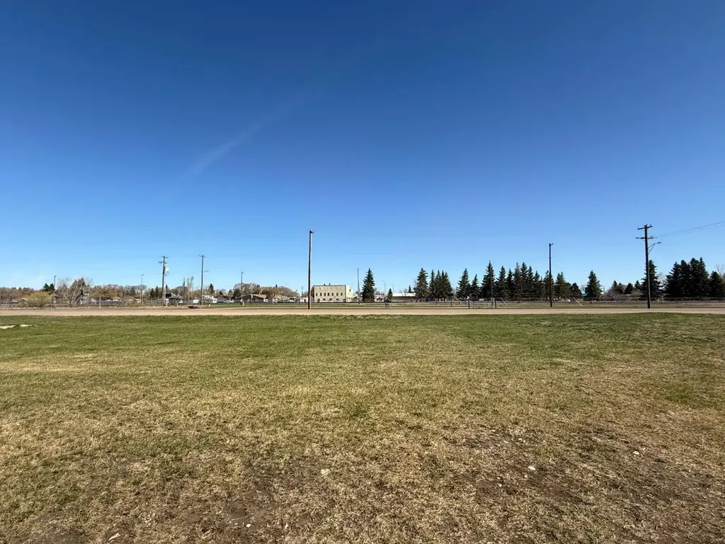 4911 48 Avenue Mannville AB T0B 2W0