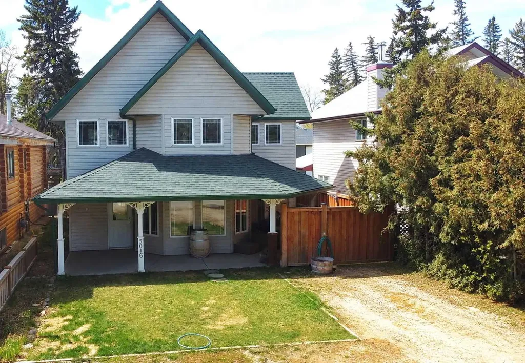 5016 34 Street Sylvan Lake AB T4S 1B1