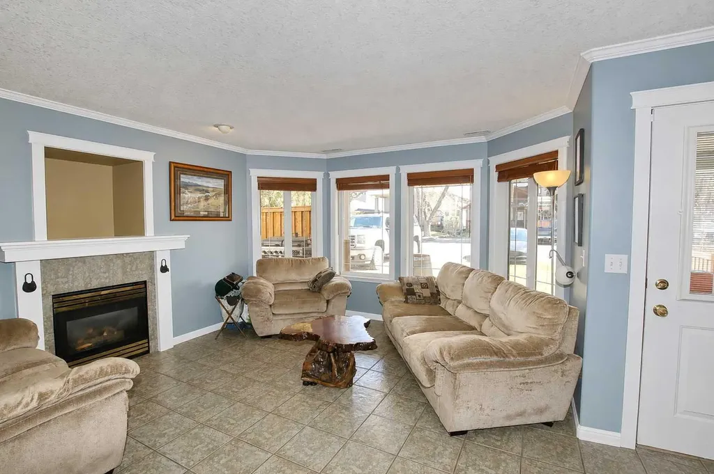 5016 34 Street Sylvan Lake AB T4S 1B1