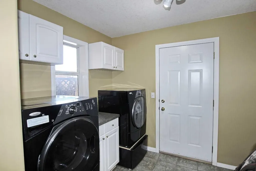 5016 34 Street Sylvan Lake AB T4S 1B1