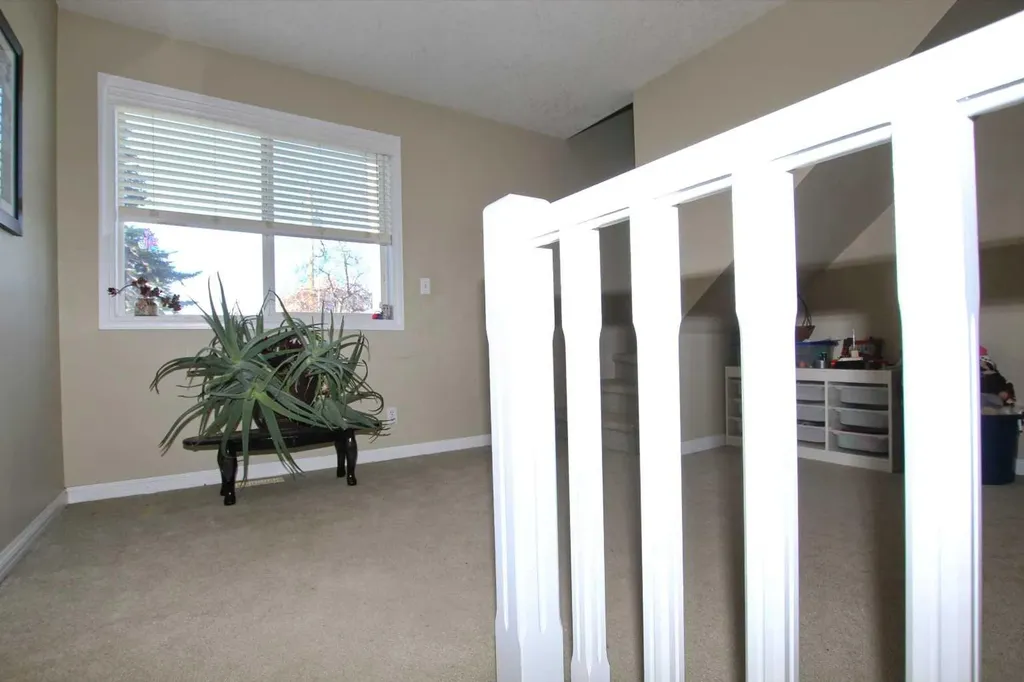 5016 34 Street Sylvan Lake AB T4S 1B1