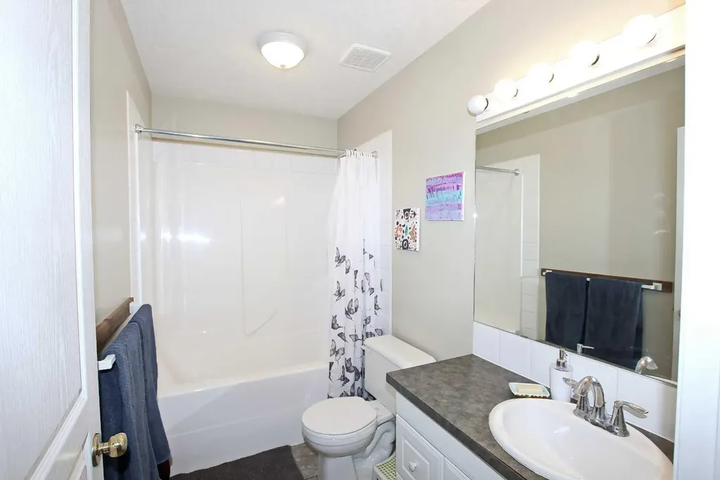 5016 34 Street Sylvan Lake AB T4S 1B1