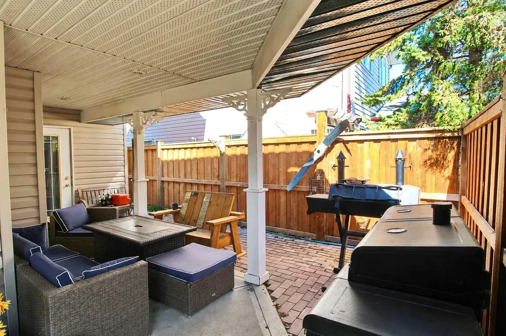 5016 34 Street Sylvan Lake AB T4S 1B1