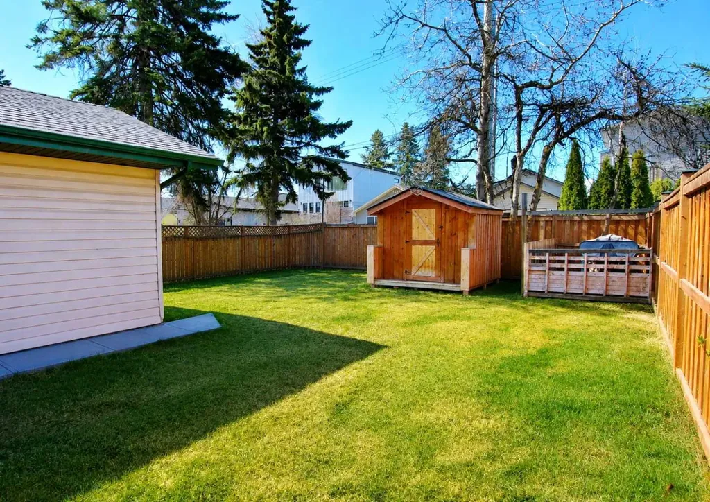 5016 34 Street Sylvan Lake AB T4S 1B1