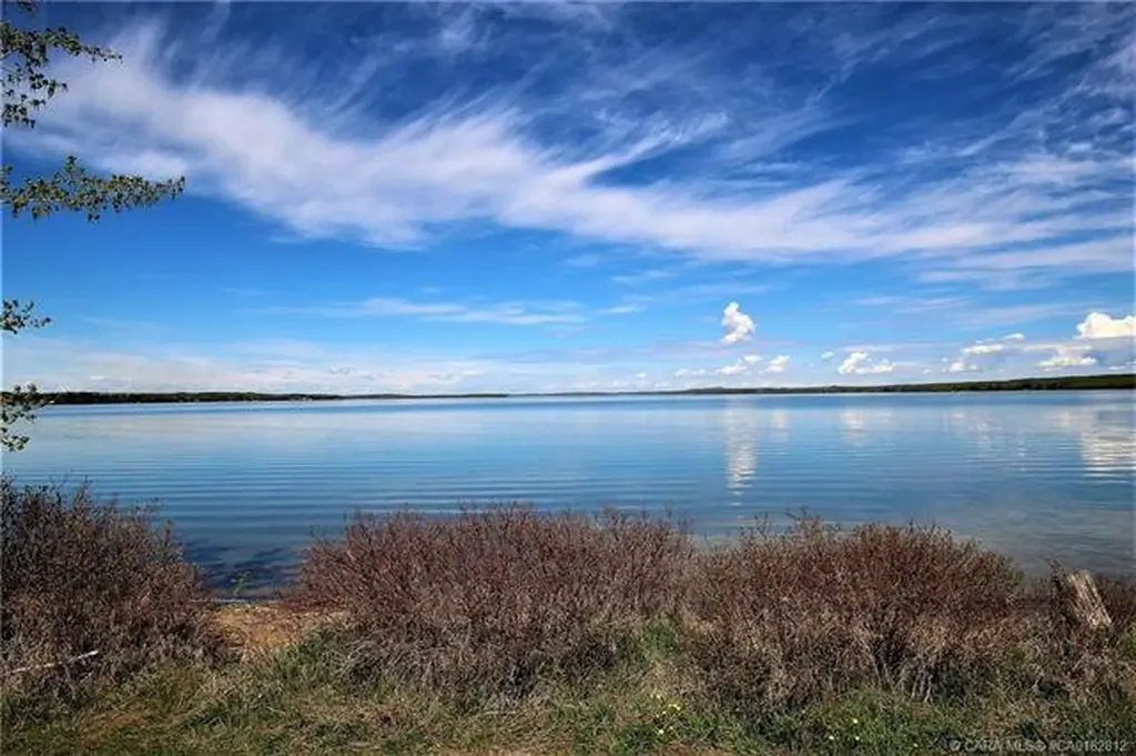 5016 34 Street Sylvan Lake AB T4S 1B1