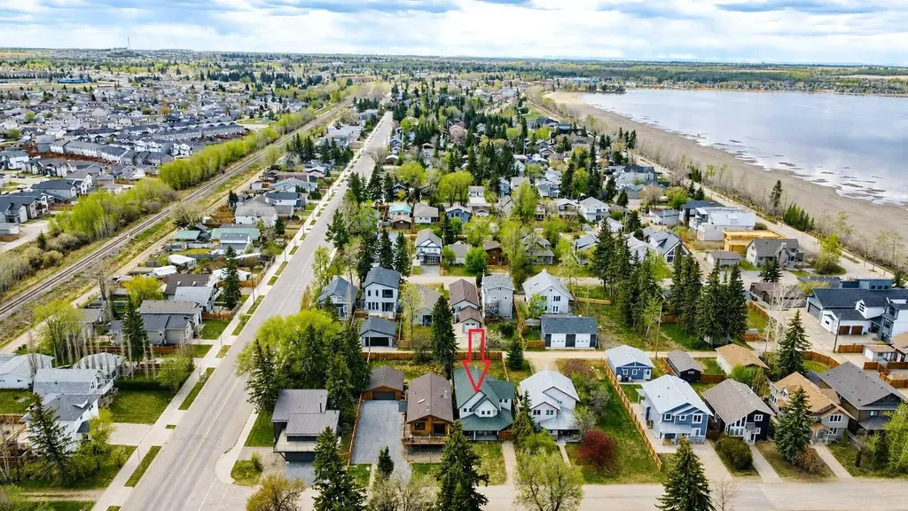 5016 34 Street Sylvan Lake AB T4S 1B1