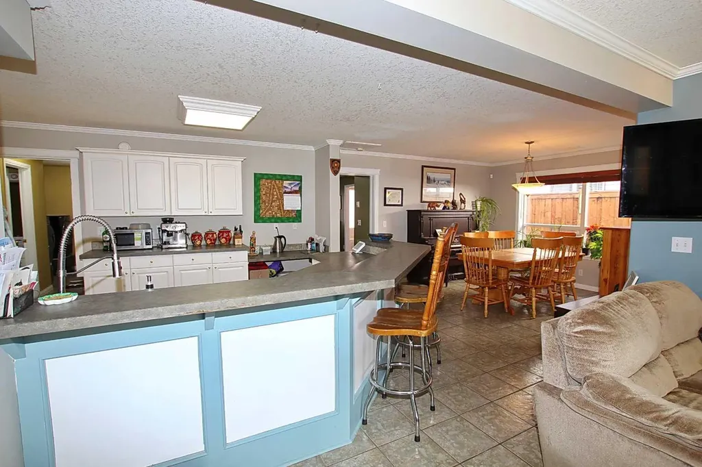 5016 34 Street Sylvan Lake AB T4S 1B1